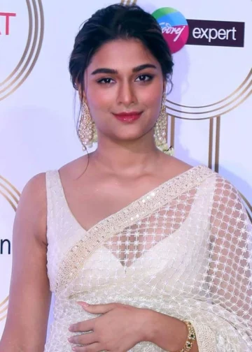 Saiee Manjrekar